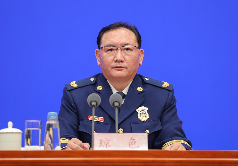 美女鸡巴视频网站应急部党组成员、消防救援局局长琼色出席新闻发布会